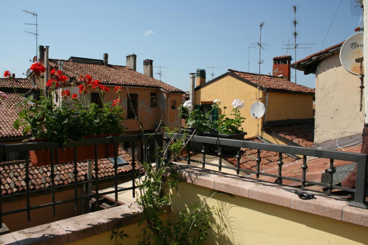 Alloggio Incantevole Sui Tetti Di Bologna Ngoại thất bức ảnh
